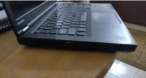 Laptop lenovo thinkpad t440p
Quad core i5 4th gen
4gb ddr3 ram
Integrated intel gpu
Batterie not working
And it needs a new charger