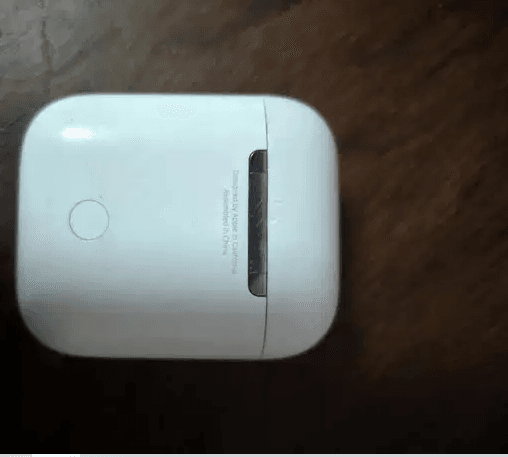 Air pod case used
علبةشحن Air pods case original حالة جيدة جدا مع كابل شحن I phone original جديد لم يستخدم بالسيريال