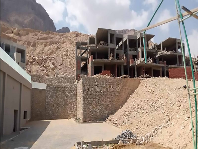 ستوديو استثنائي بفيو على بحر بسعر خيالي وخصوصيه رائعه بعين هيلز بالسخنه
