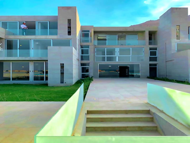 بعد لحظات انت على موعد من امتلاك twin house بفيو على بحر وبول خاص وروف روعه بعين هيلز بالسخنه