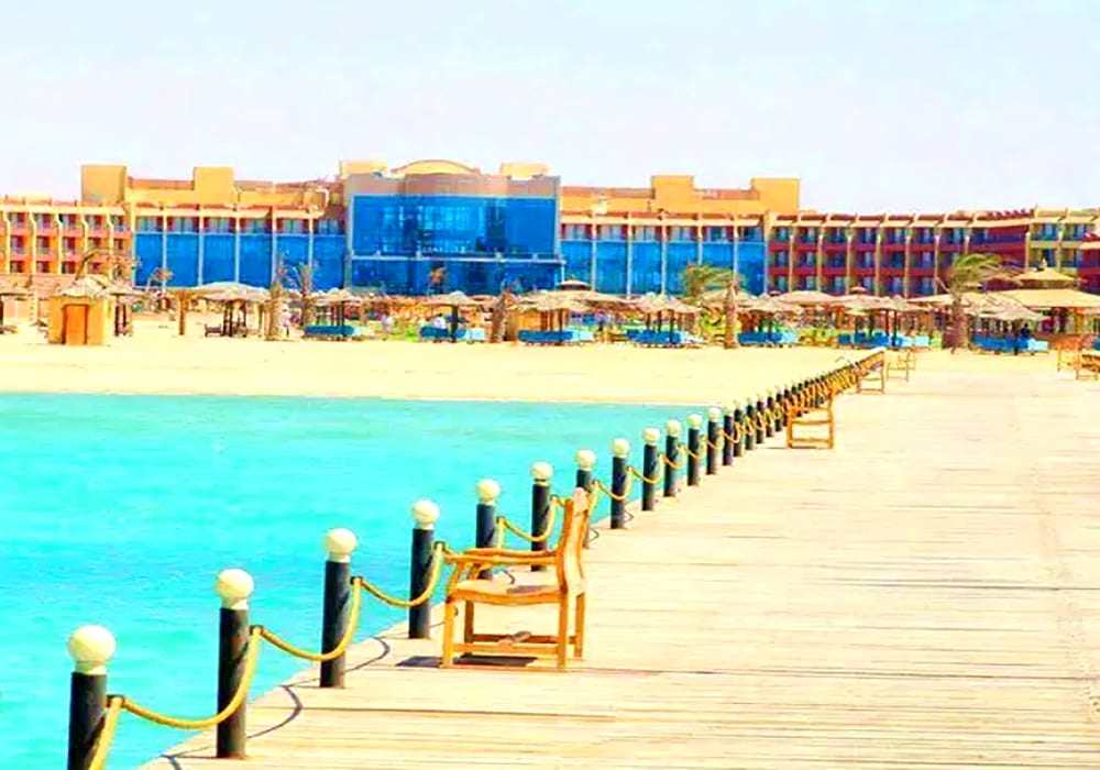 استمتع بالقراءة و الهدووء على شاطئ راس سدر قرية لاسيرينا باى وامتلك شاليهك و استمتع طول السنة بالجوالرائع