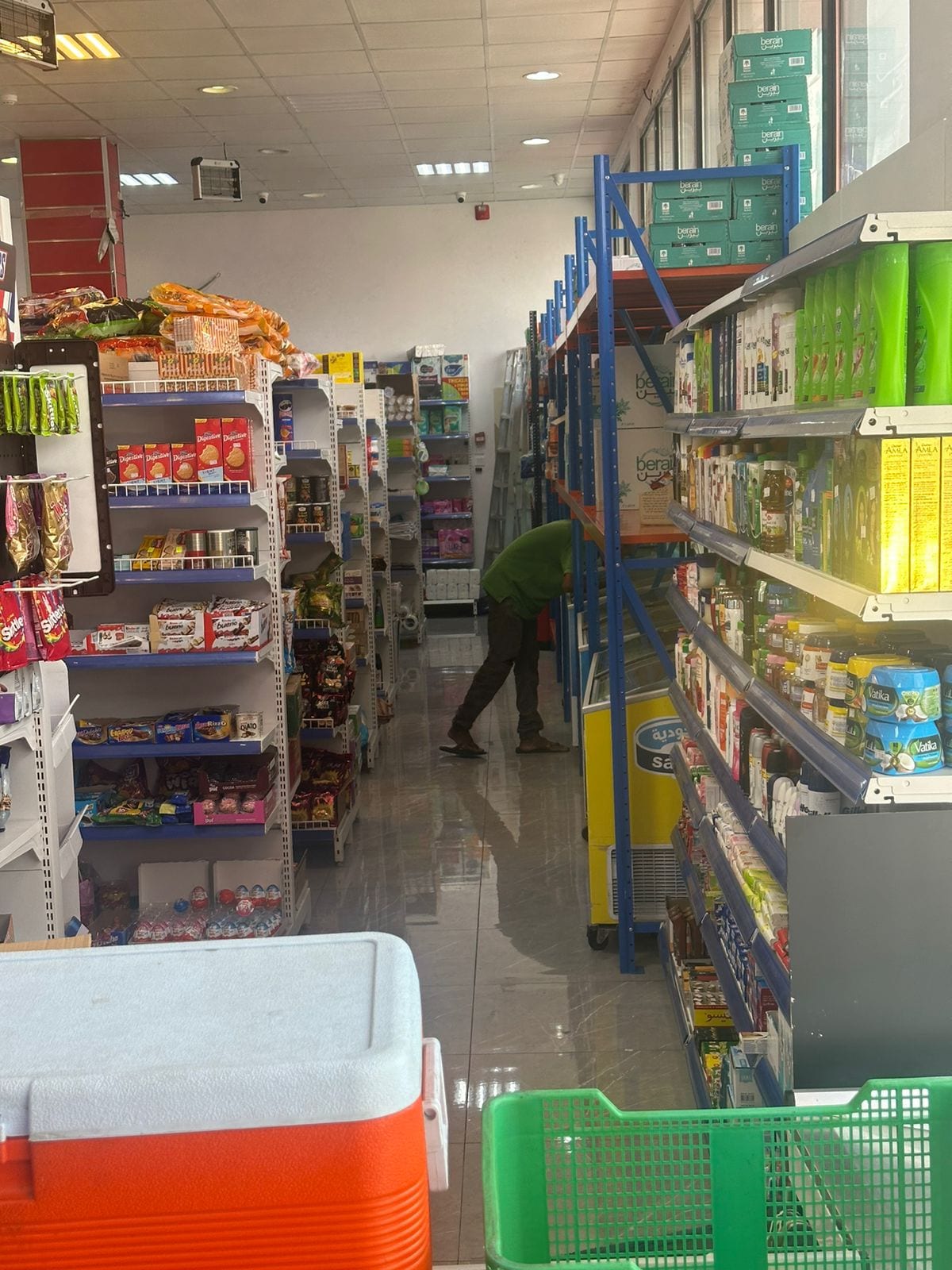 محل تموينات للتقبيل شامل البضاعة والاجهزة بجدة جي النزهة