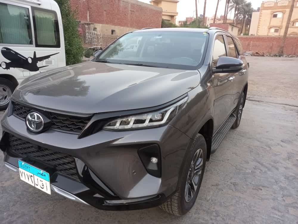 ليموزين تويوتا فورتشنر للايجار 01101727711
