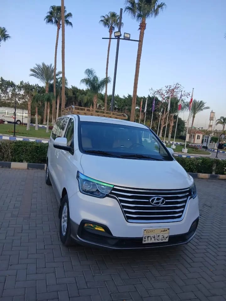 استقبال المطار بلمسة VIP.. هيونداي H1 ✈️🚗