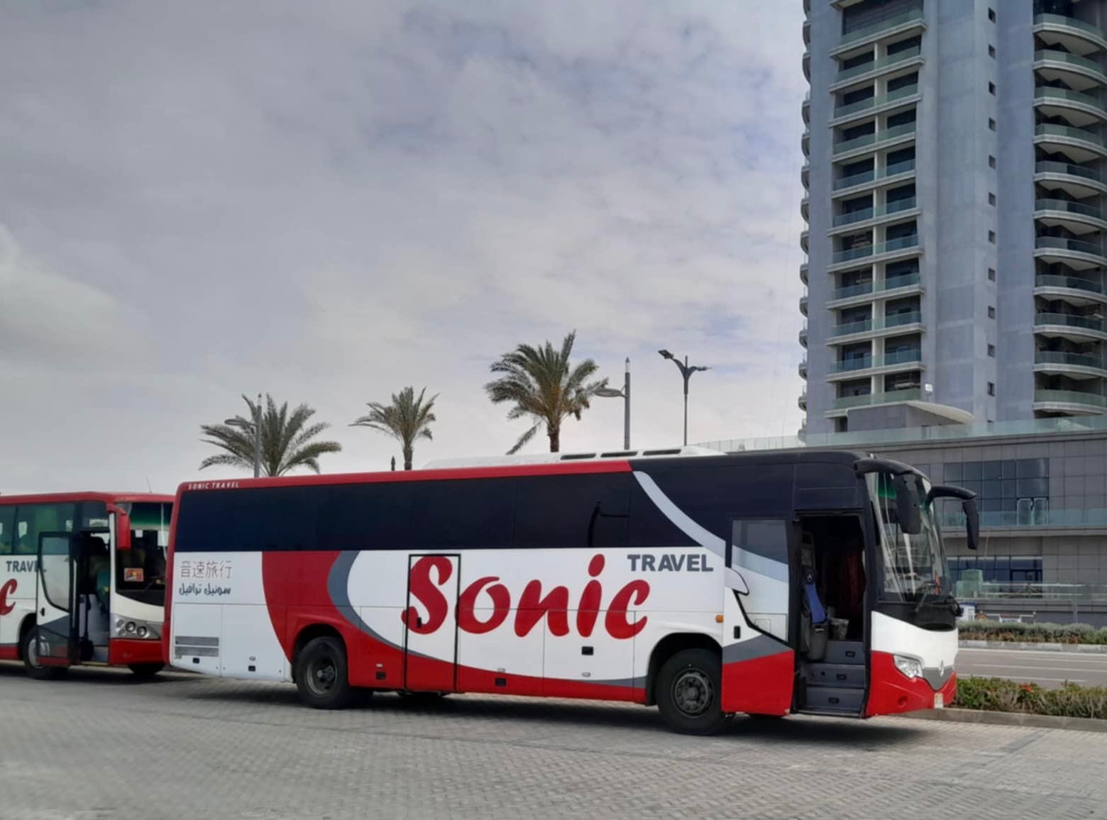 رحلات الـ VIP بدأت.. باصات مرسيدس 50 و33 راكب 🚍