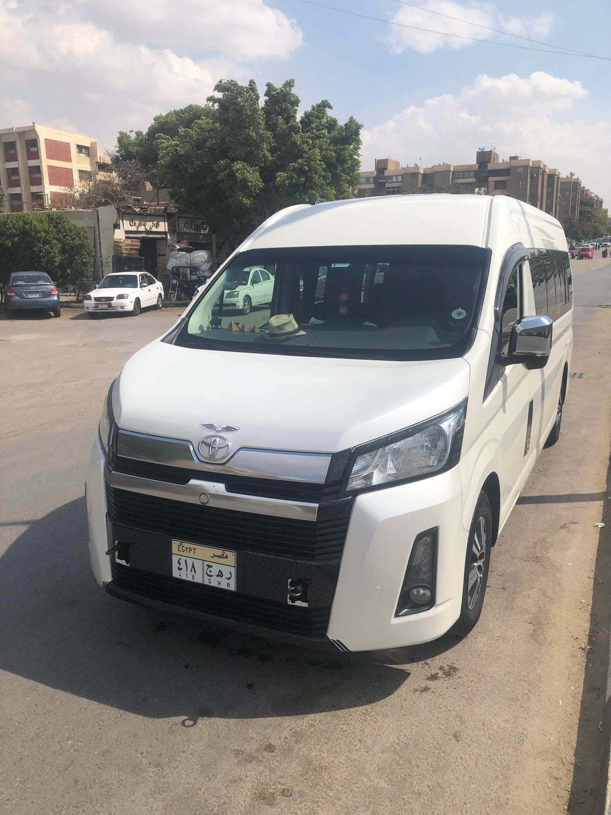 توصيلات مطار VIP.. إيجار تويوتا هايس 14 راكب "سقف عالي" لراحة تفوق الخيال! 🚐✈️